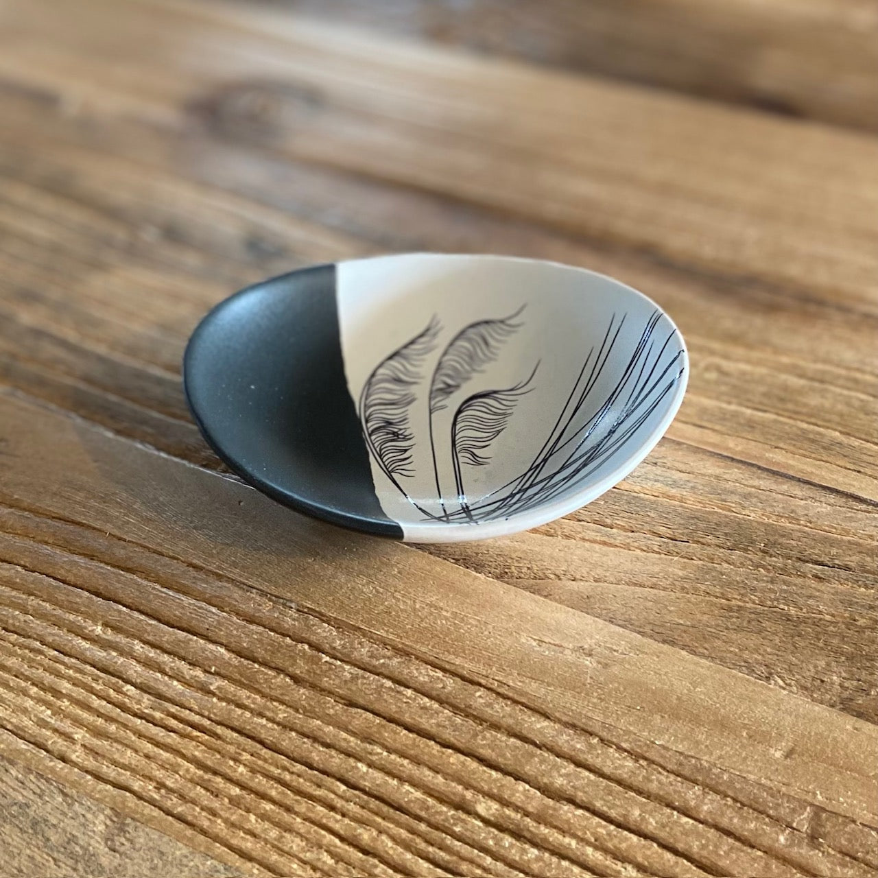 Dipped 10cm Bowl Black on White Coastal Toetoe