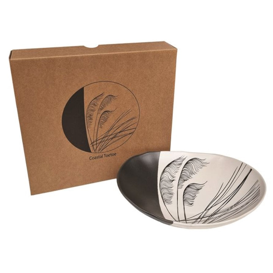Dipped 24cm Bowl Black on White Coastal Toetoe