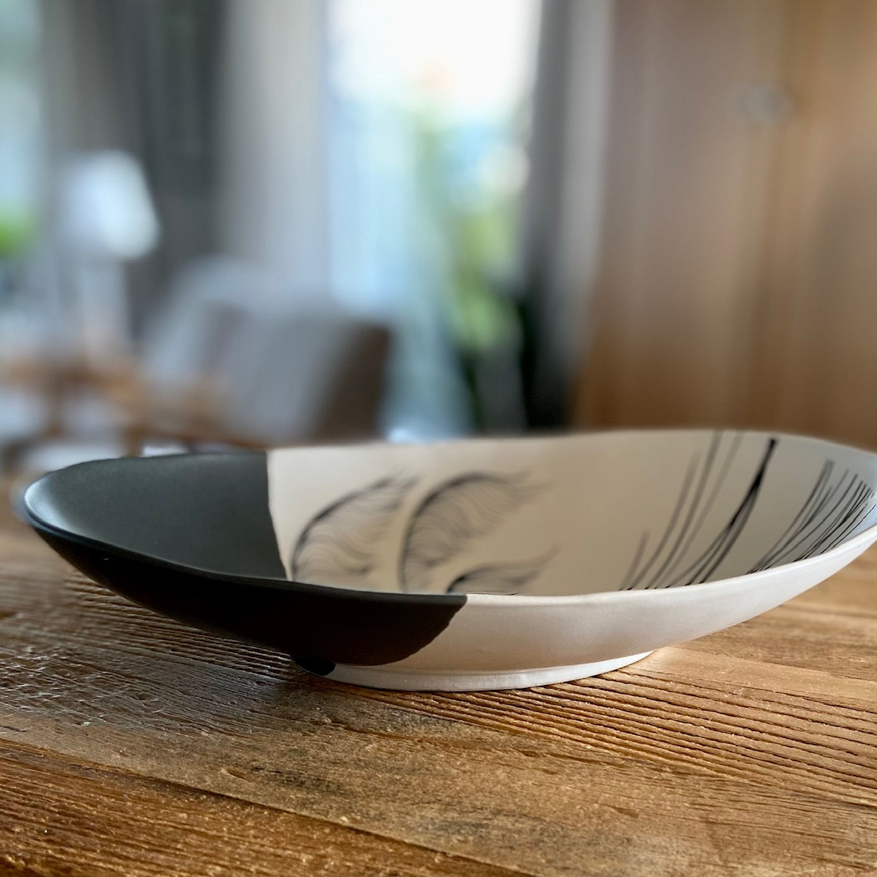 Dipped 24cm Bowl Black on White Coastal Toetoe