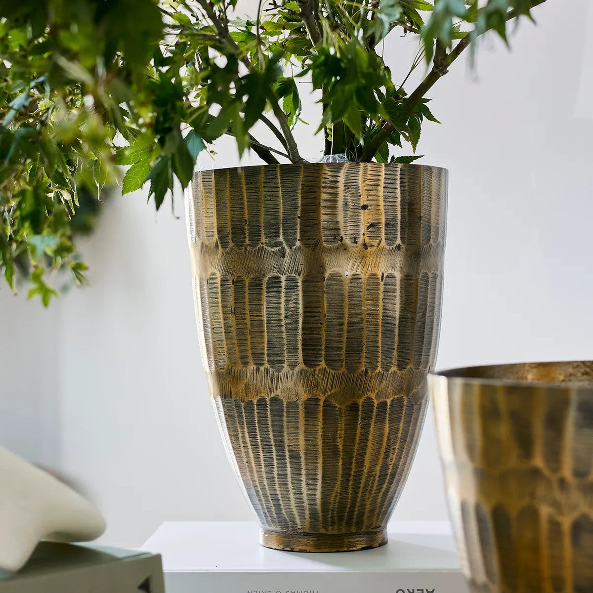 Hammered Stripe Brass pot Large