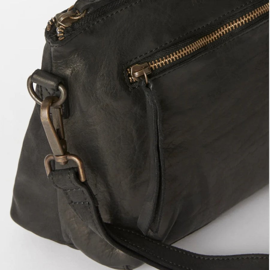 Juju Large Essential Leather Pouch Black