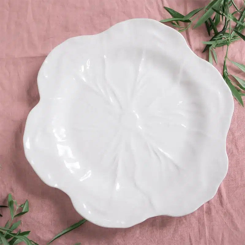 White ceramic leaf-shaped dish 