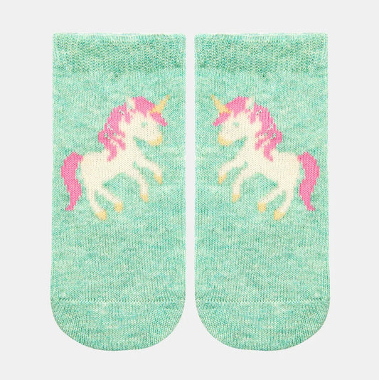 A pair of green ankle socks with a jacquard pattern of a unicorn, designed for babies.