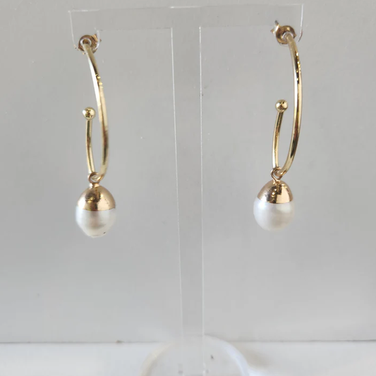 Gold hoop earrings with pearl drops 