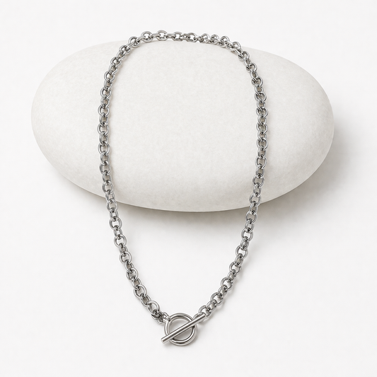 Silver chain necklace with a clasp 