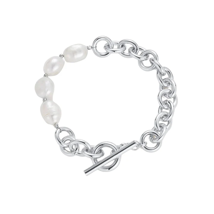 Silver bracelet with white pearls 