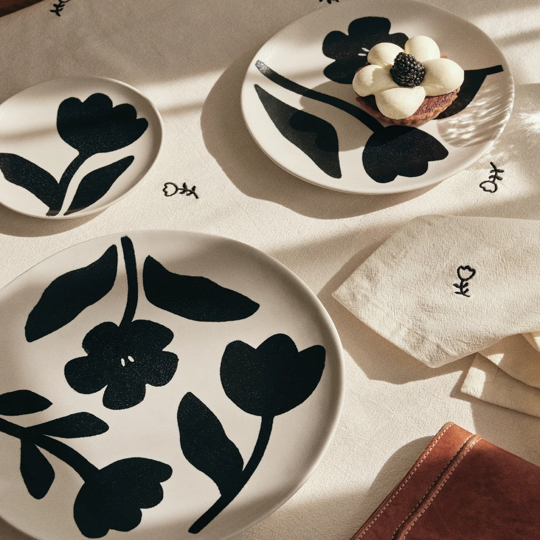 Broste Flora Dinner Plate