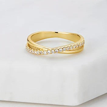 Gold ring with embedded diamonds 