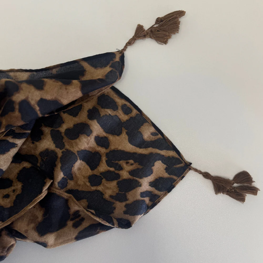 Leopard print scarf with tassels 