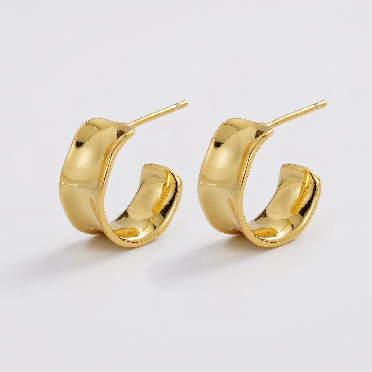 Thick banding gold earrings 